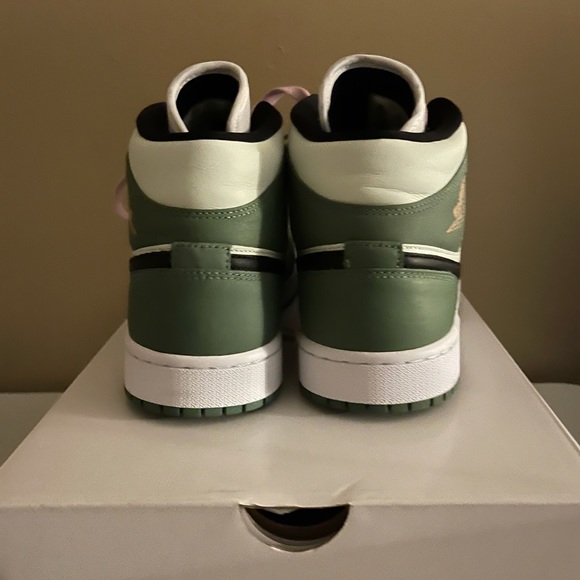 Nike air Jordan 1 mid Dutch green . - Picture 2 of 9